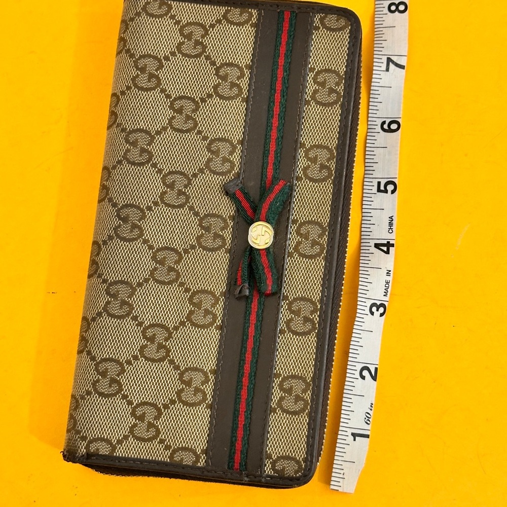 Gucci Sherry line Zippee round Wallet with Green and Red Accents - Picture 3 of 16